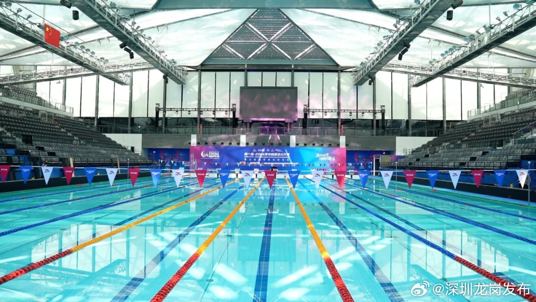 体育游泳直播：✅实时呈现水中激战：体育馆游泳赛事全景直播