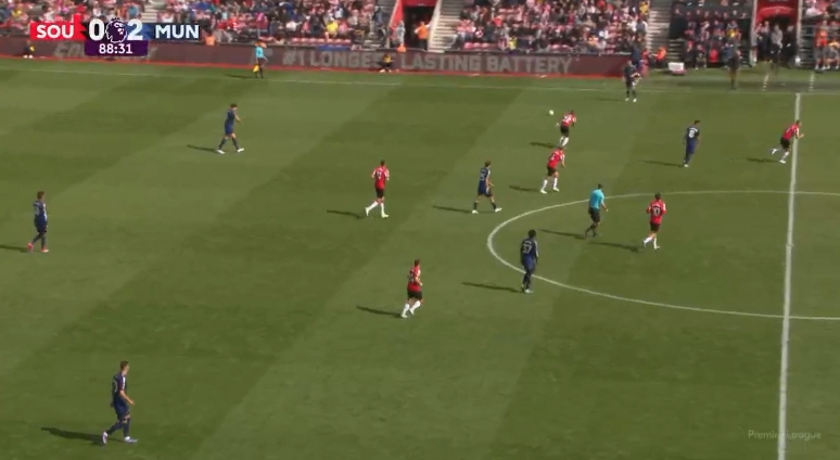 JRS低调看球、JRS静享绿茵时光？